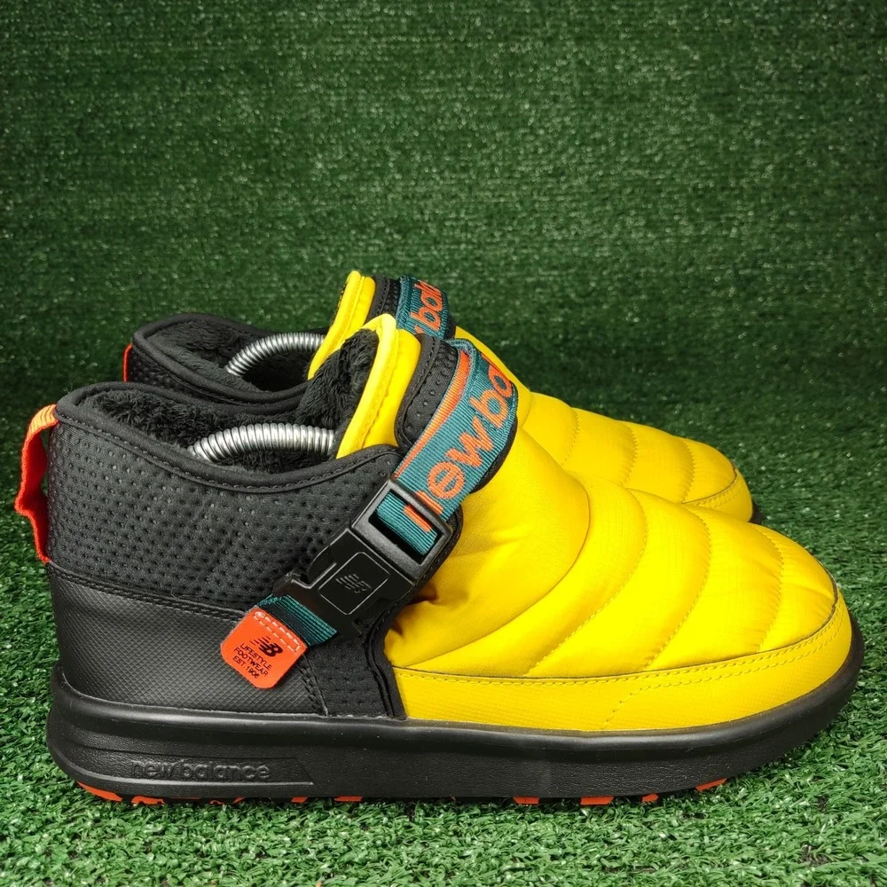New Balance‎ Slippers Mens 8 Yellow Caravan Moc Mid v2 Primaloft SUFMMOCM Buckle